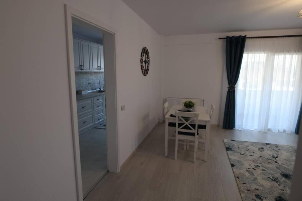 White Apartment Gura Humorului, Bucovina, Voronet Zewnętrze zdjęcie