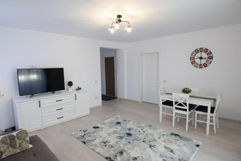 White Apartment Gura Humorului, Bucovina, Voronet Zewnętrze zdjęcie