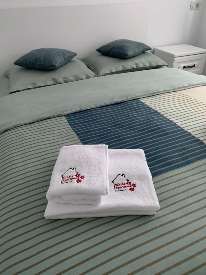 White Apartment Gura Humorului, Bucovina, Voronet Zewnętrze zdjęcie