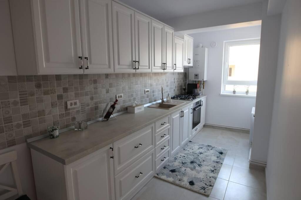 White Apartment Gura Humorului, Bucovina, Voronet Zewnętrze zdjęcie